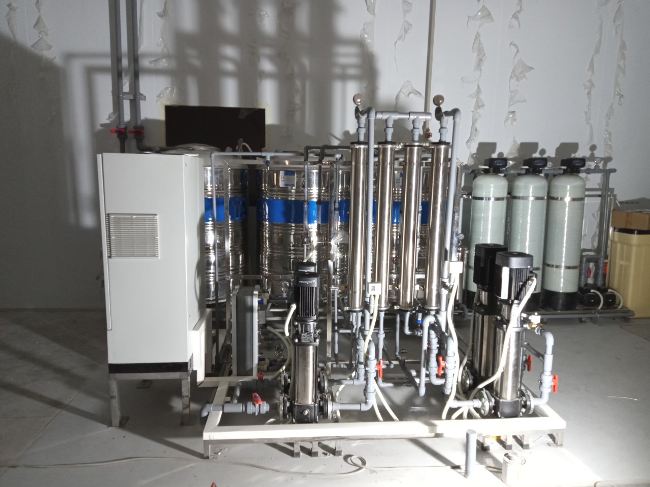 Hệ Thống RO Trong Sản Xuất Dược Phẩm